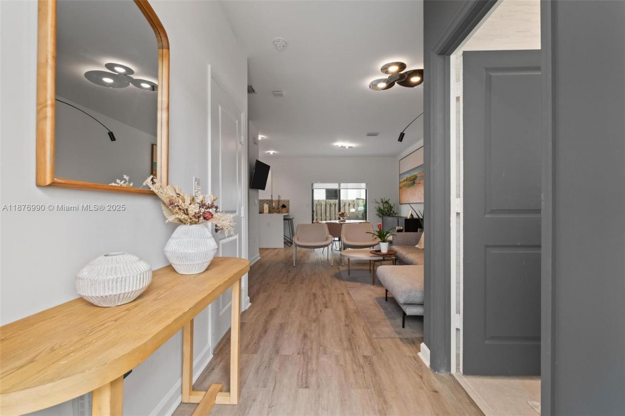 403 NE 212th St, Miami, FL 33179 Photo