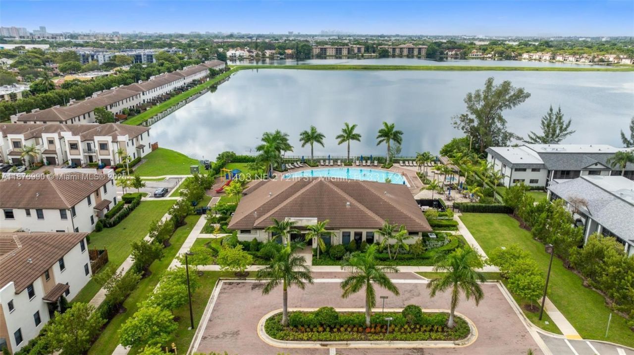 403 NE 212th St, Miami, FL 33179 Photo