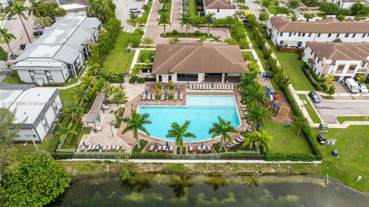 403 NE 212th St, Miami, FL 33179 Photo