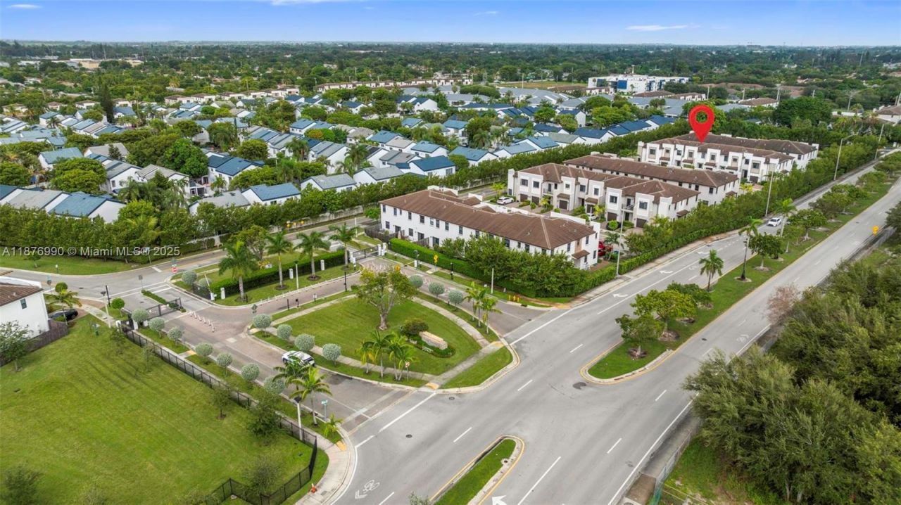 403 NE 212th St, Miami, FL 33179 Photo
