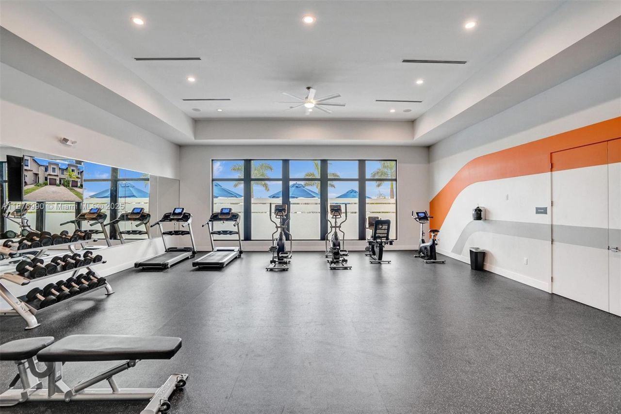 403 NE 212th St, Miami, FL 33179 Photo