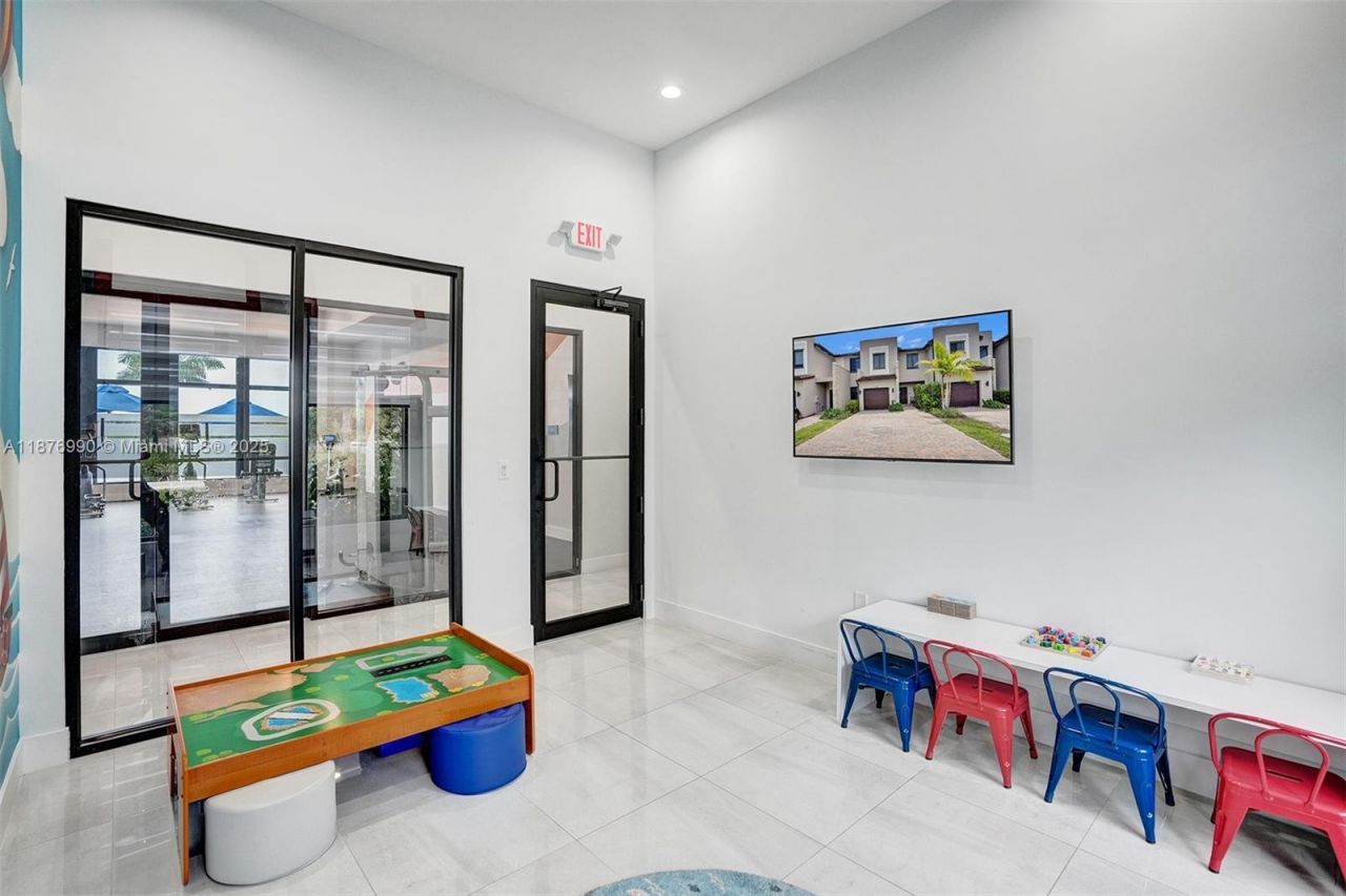 403 NE 212th St, Miami, FL 33179 Photo