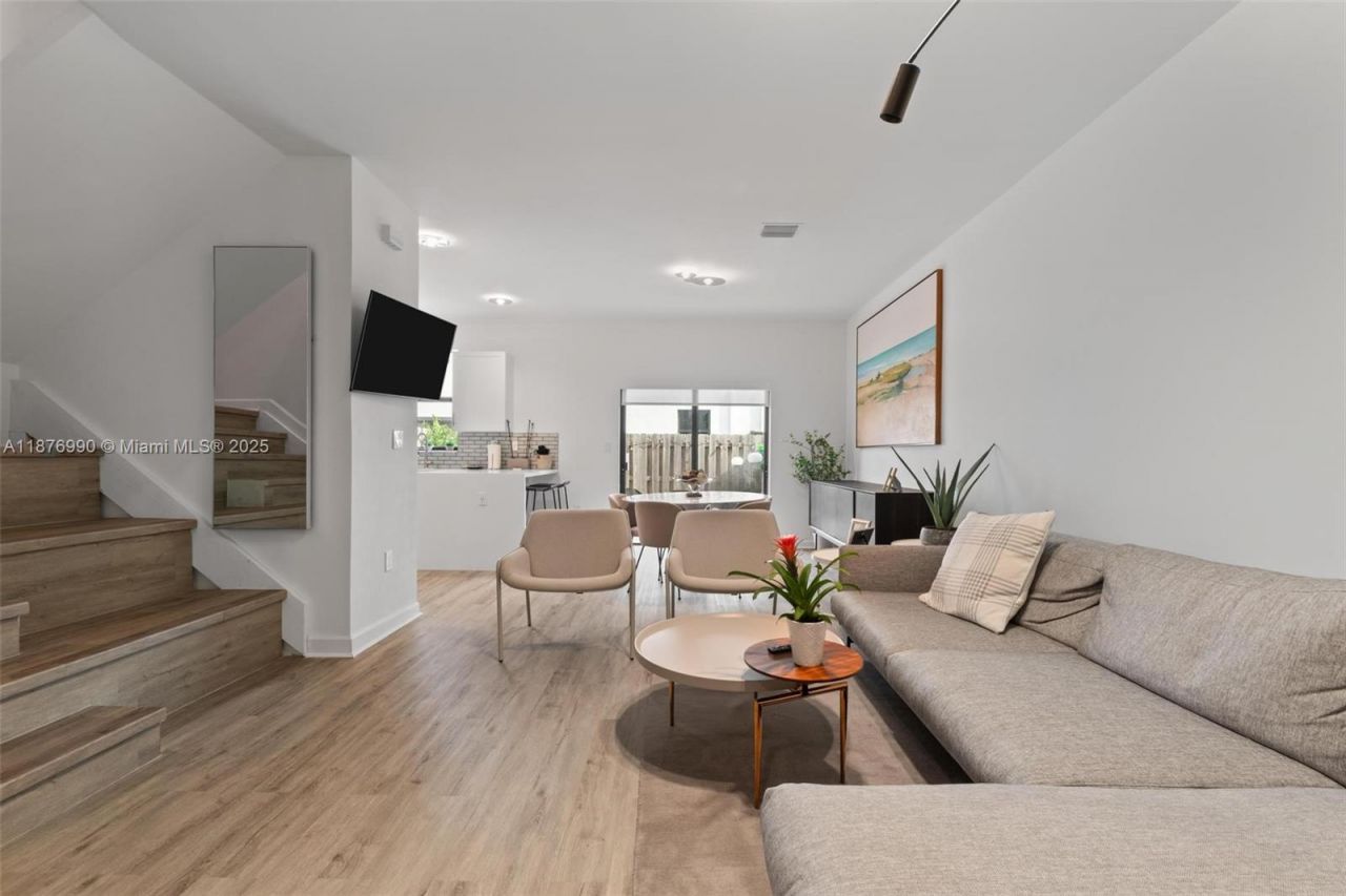 403 NE 212th St, Miami, FL 33179 Photo