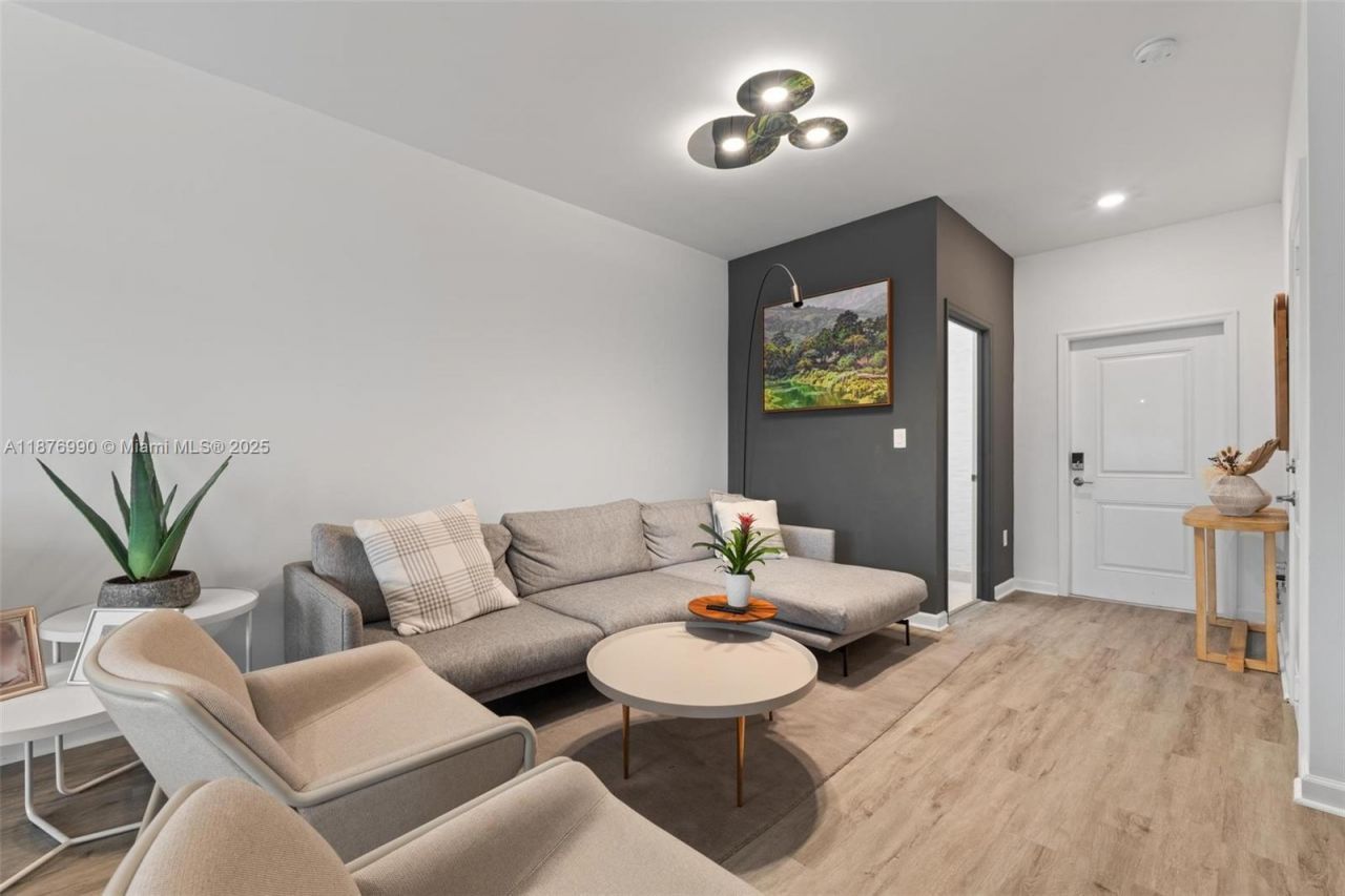 403 NE 212th St, Miami, FL 33179 Photo