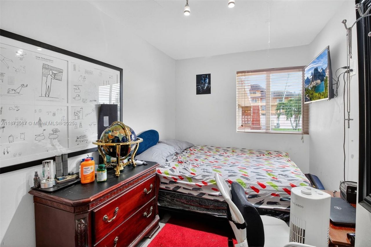 2551 NW 13th St, Unit 10, Miami, FL 33125 Photo