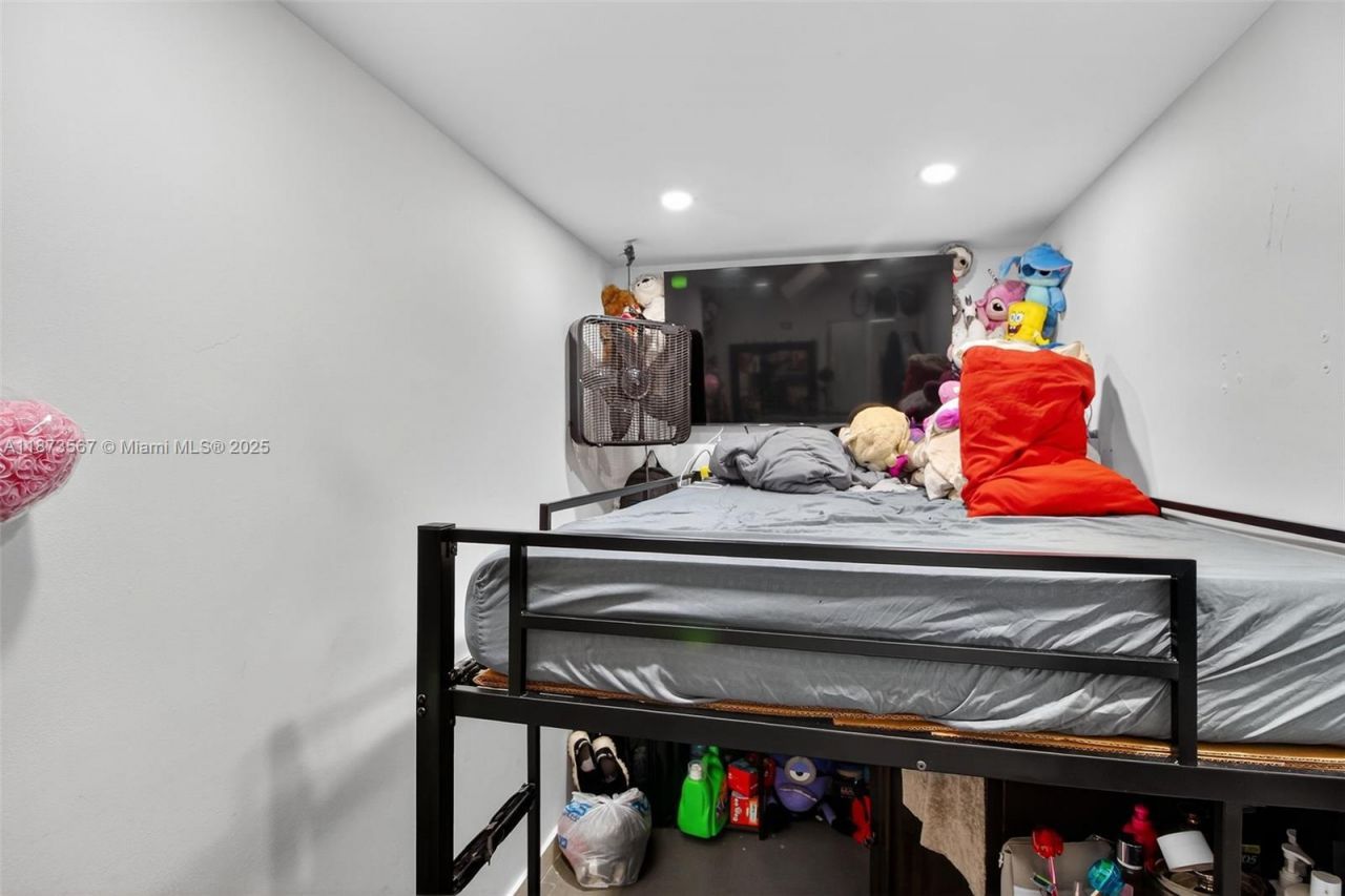 2551 NW 13th St, Unit 10, Miami, FL 33125 Photo