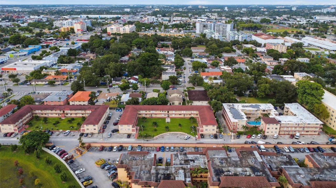 2551 NW 13th St, Unit 10, Miami, FL 33125 Photo