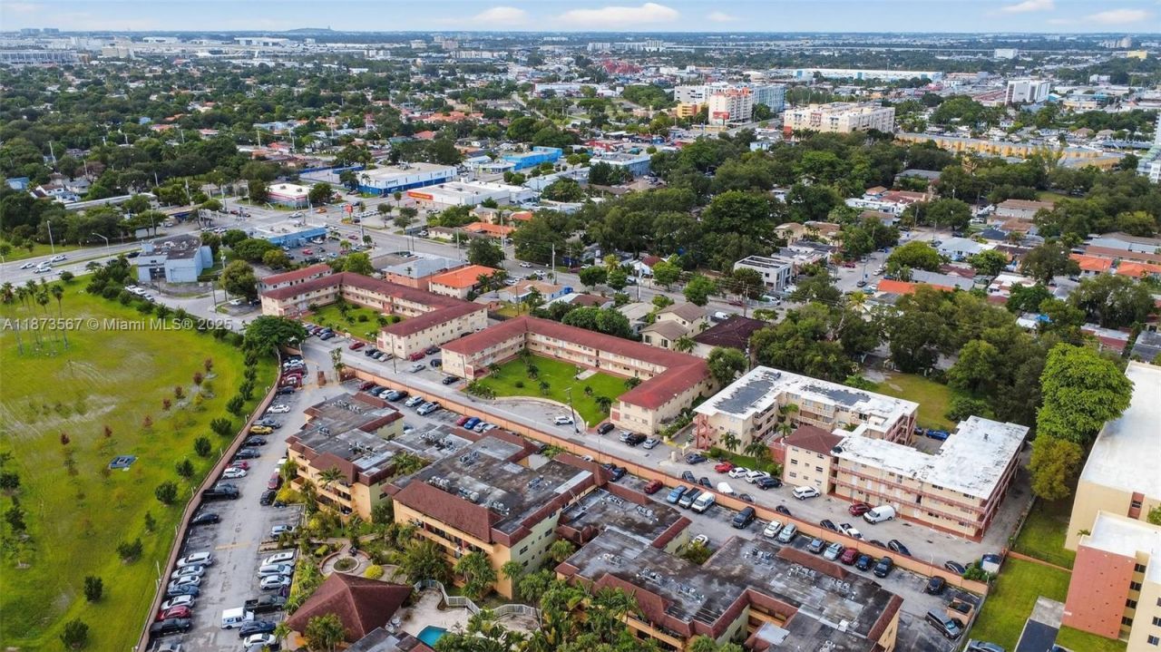 2551 NW 13th St, Unit 10, Miami, FL 33125 Photo
