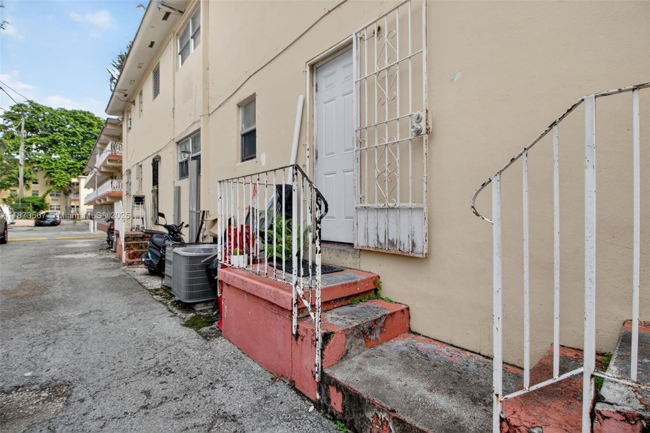 2551 NW 13th St, Unit 10, Miami, FL 33125 Photo