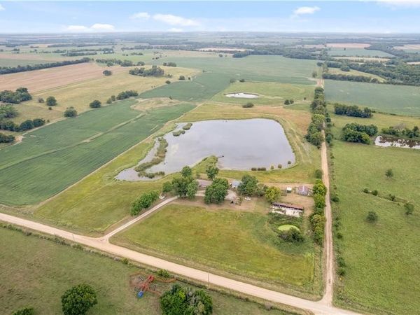 1698 9000 Road, Oswego, KS 67356