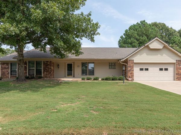 834 Lynwood Lane, Broken Arrow, OK 74011
