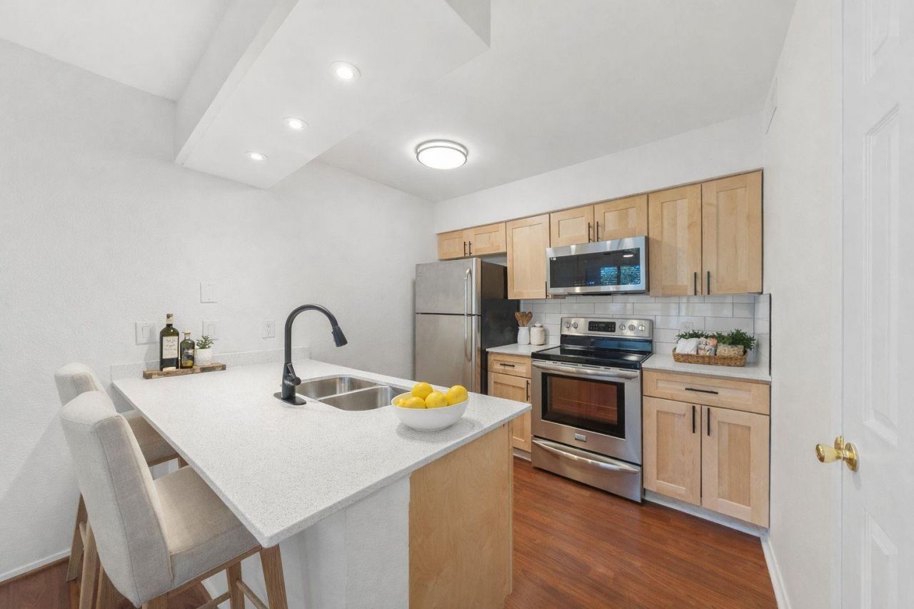 6910 Hart Ln, Unit 110, Austin, TX 78731 Main Photo