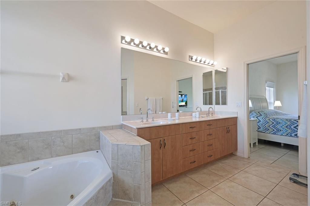 3756 SE 1st Ave , Cape Coral, FL 33904 Photo