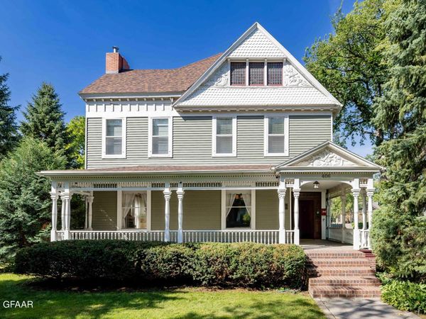 406 REEVES DRIVE, Grand Forks, ND 58201