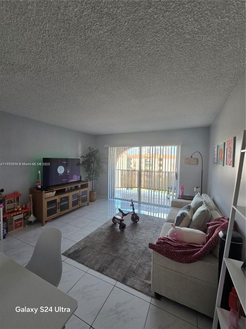 5201 NW 7th St, Unit 609W, Miami, FL 33126 Photo