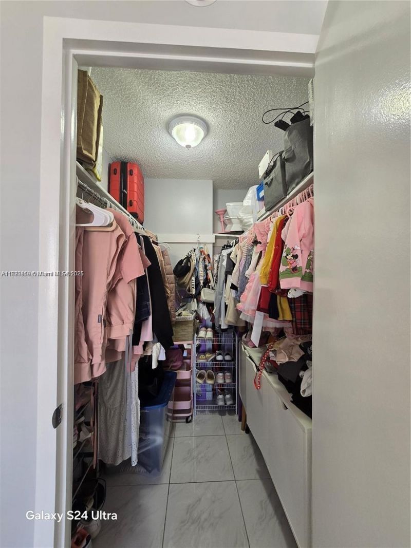 5201 NW 7th St, Unit 609W, Miami, FL 33126 Photo