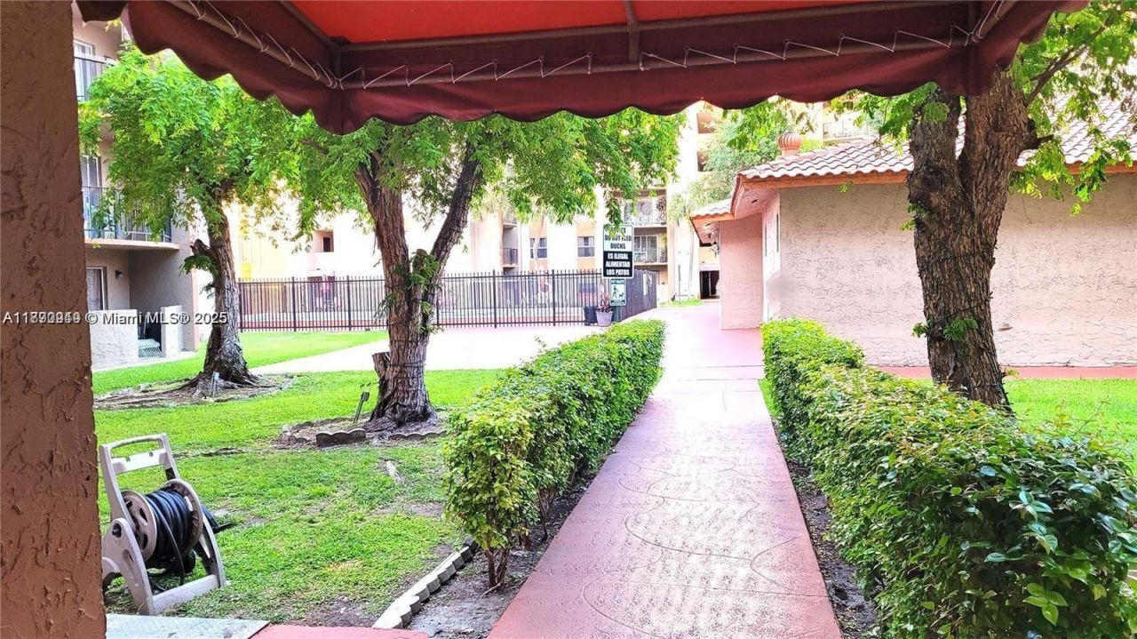 5201 NW 7th St, Unit 609W, Miami, FL 33126 Photo