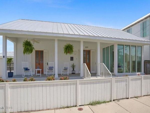 109 COURT Street, Bay St Louis, MS 39520
