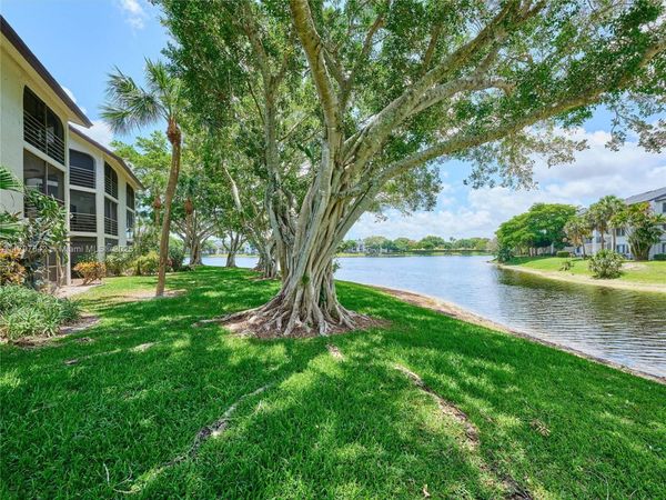 5380 Cedar Lake Dr, Unit 204, Boynton Beach, FL 33437