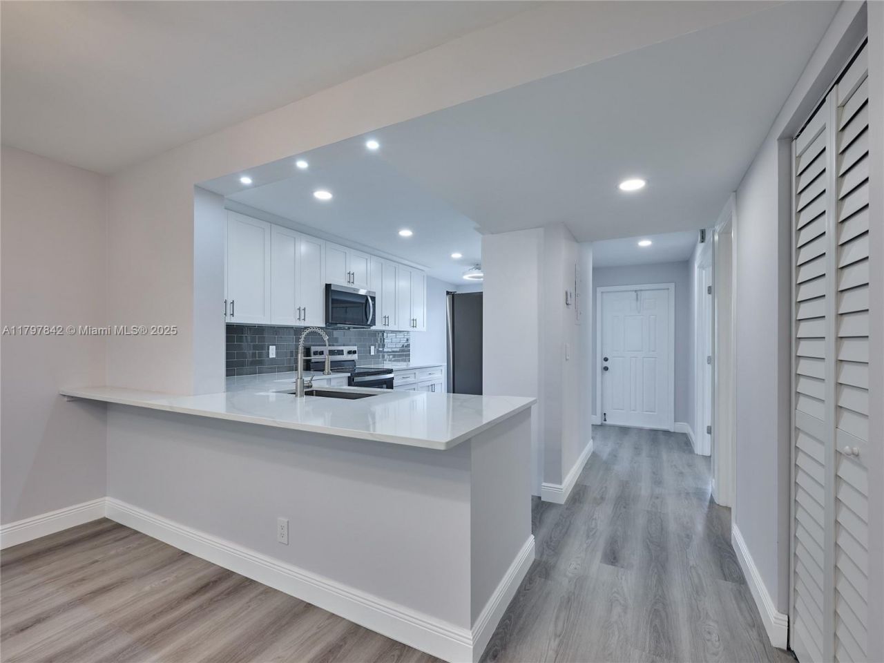 5380 Cedar Lake Dr, Unit 204, Boynton Beach, FL 33437 Photo