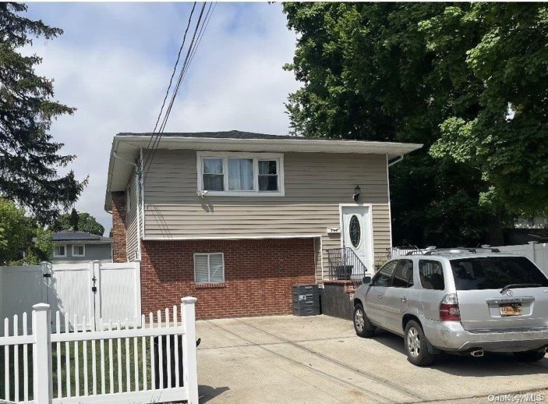 263 Siegel Street Westbury, NY 11590