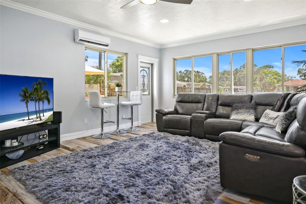 2035 28th Street S, Saint Petersburg, FL 33712 Photo