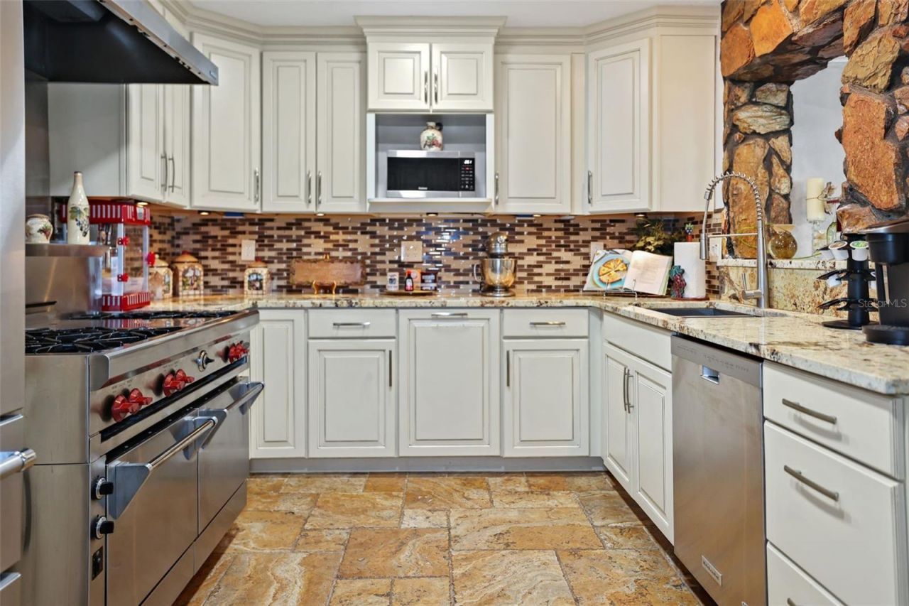 2035 28th Street S, Saint Petersburg, FL 33712 Photo