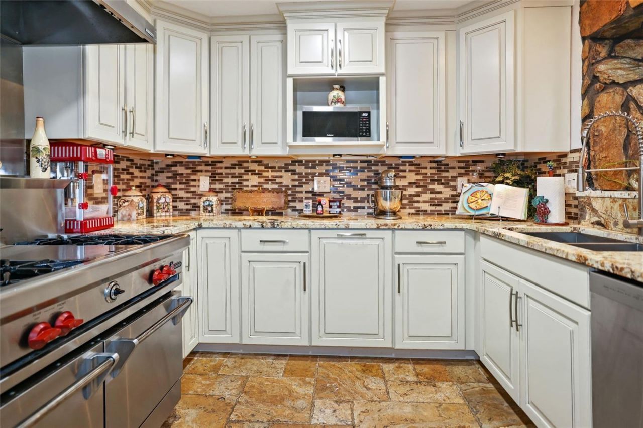 2035 28th Street S, Saint Petersburg, FL 33712 Photo