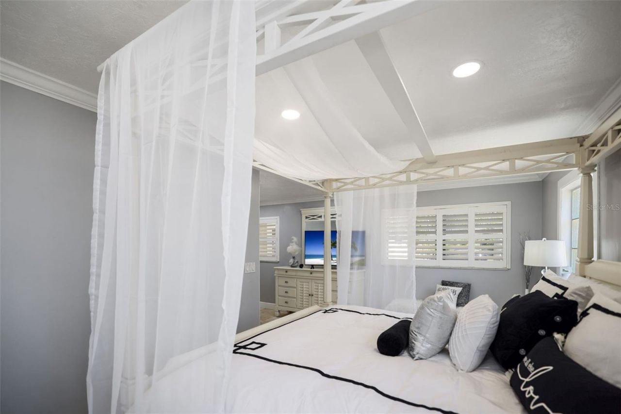 2035 28th Street S, Saint Petersburg, FL 33712 Photo