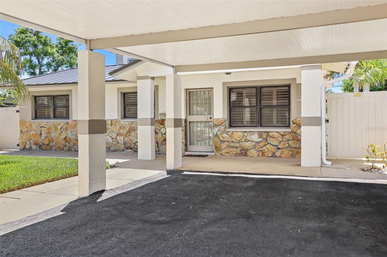 2035 28th Street S, Saint Petersburg, FL 33712 Photo