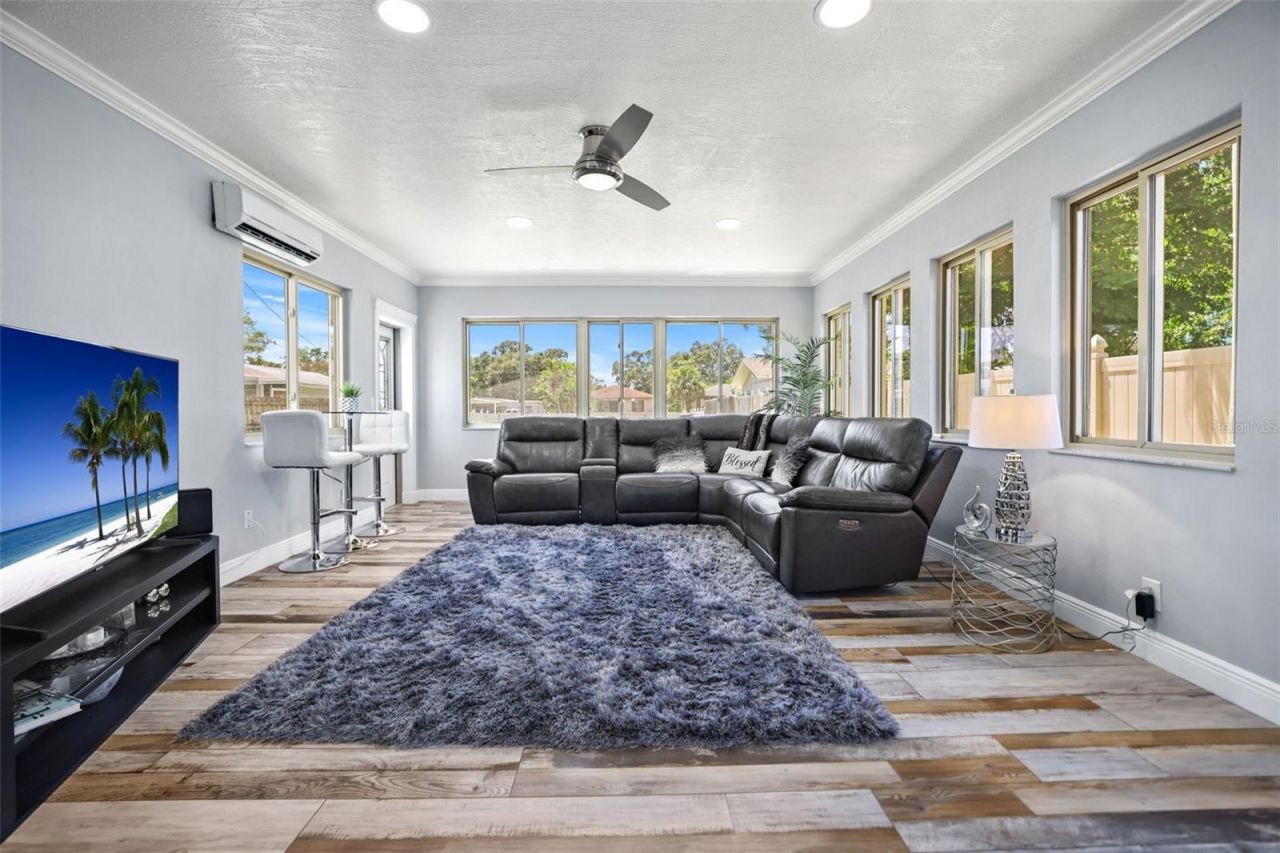 2035 28th Street S, Saint Petersburg, FL 33712 Photo