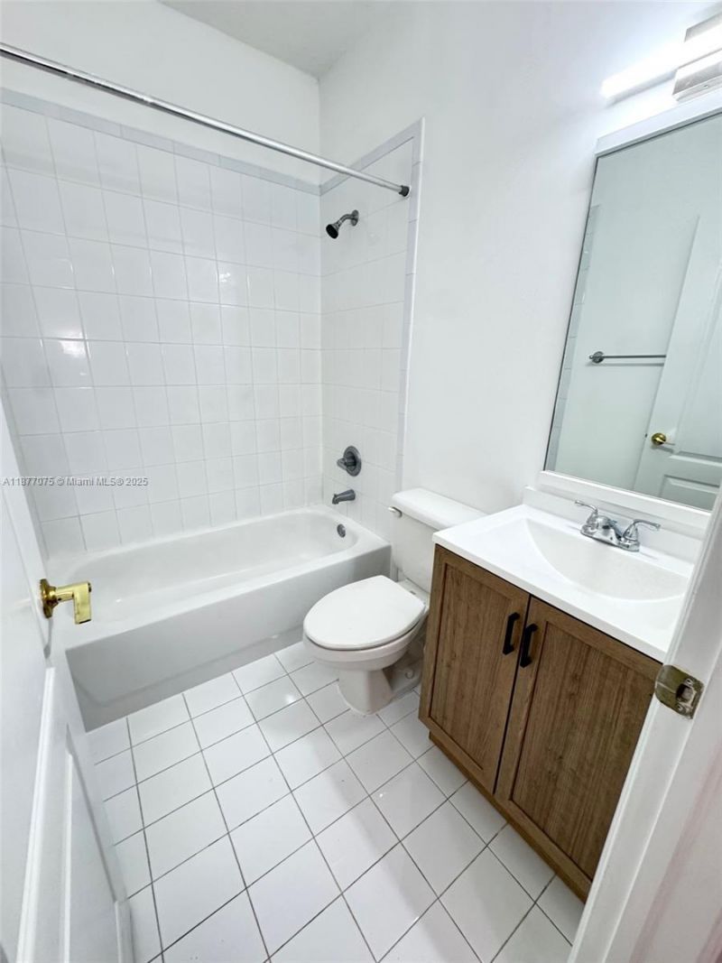 10170 SW 88th St, Unit 305, Miami, FL 33176 Photo