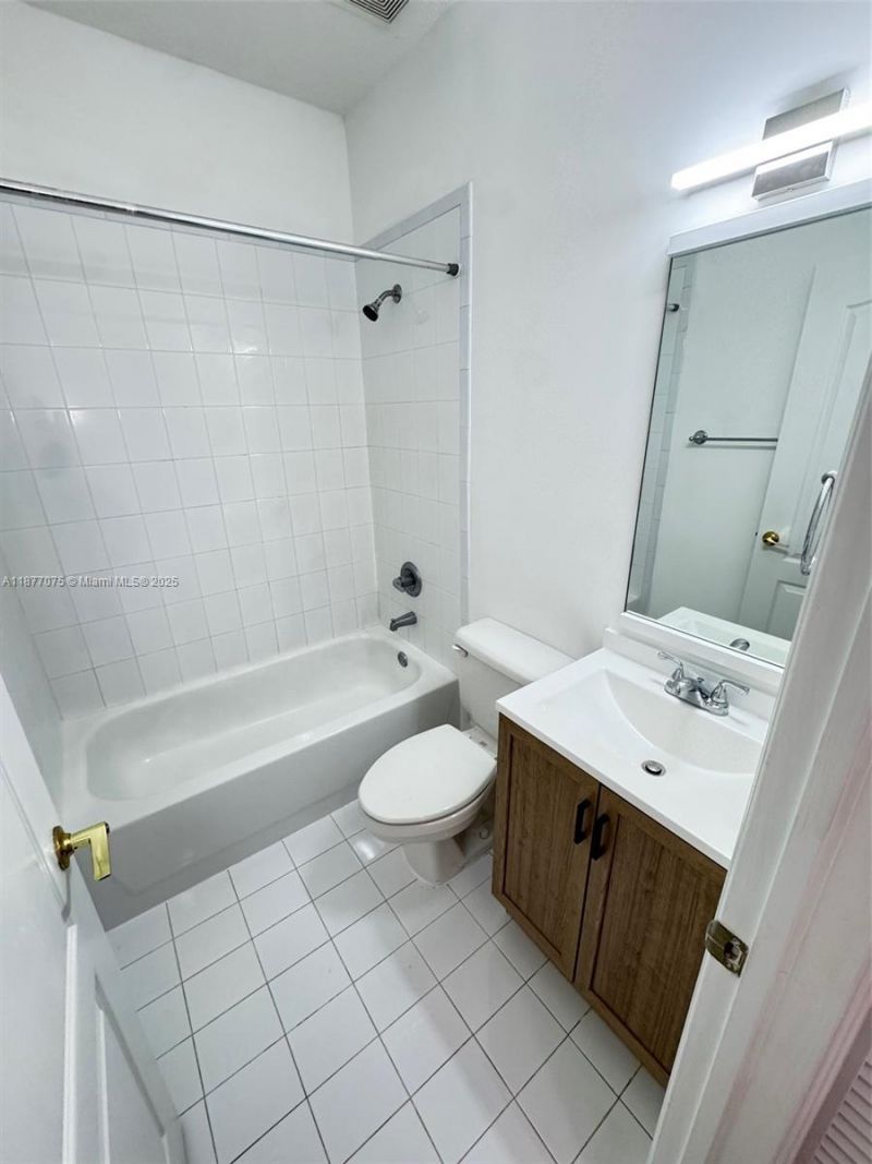 10170 SW 88th St, Unit 305, Miami, FL 33176 Photo