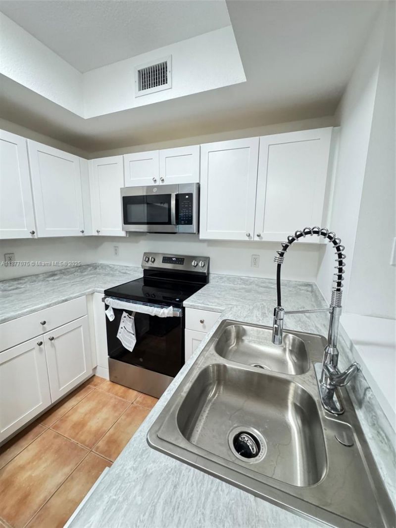 10170 SW 88th St, Unit 305, Miami, FL 33176 Photo