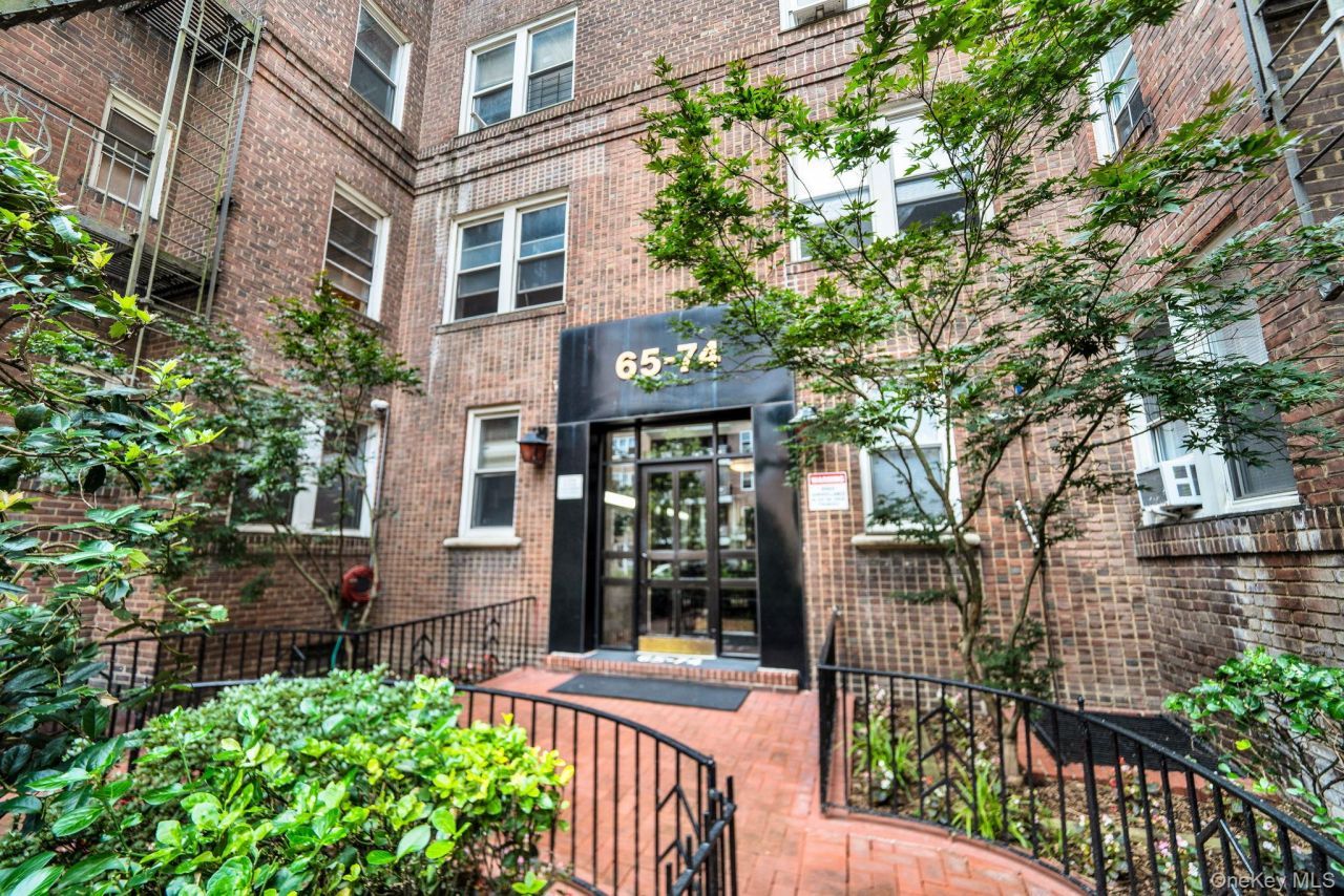65-74 Saunders Street, Unit 1D, Rego Park, NY 11374 Main Photo