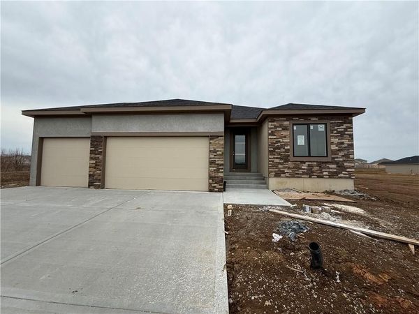 8005 SE Hoot Owl Street, Blue Springs, MO 64014