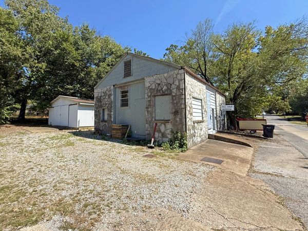 814 Bayou St, Batesville, AR 72501