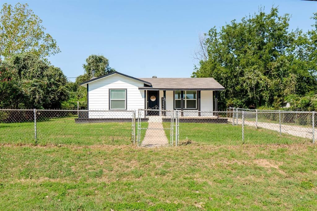 205 Oregon Avenue, Azle, TX 76020 Main Photo