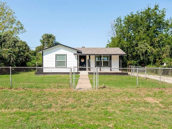 205 Oregon Avenue, Azle, TX 76020