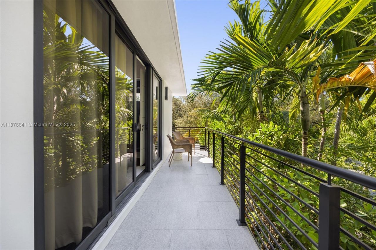 2321 Trapp Ave, Coconut Grove, FL 33133 Photo