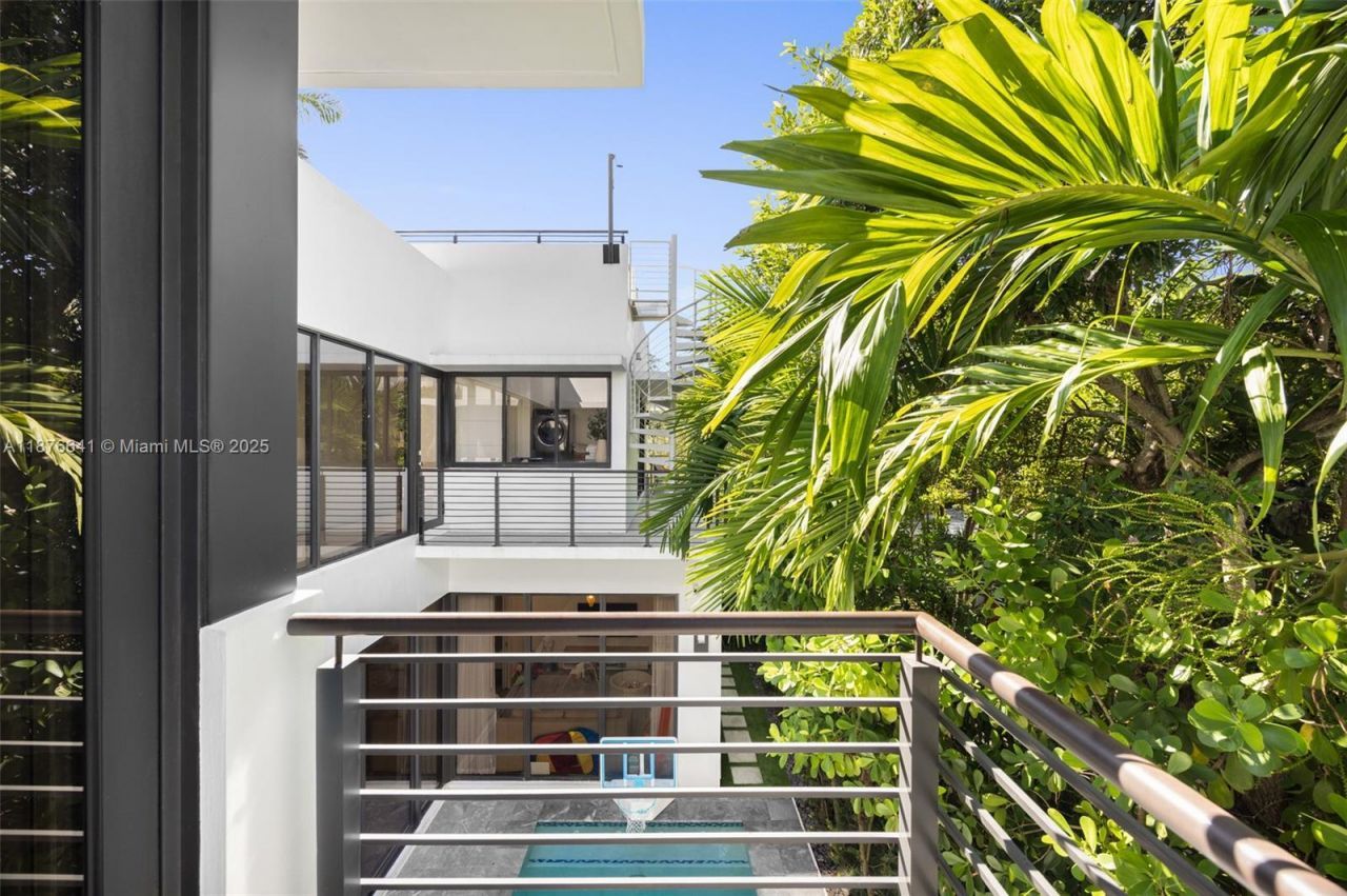 2321 Trapp Ave, Coconut Grove, FL 33133 Photo