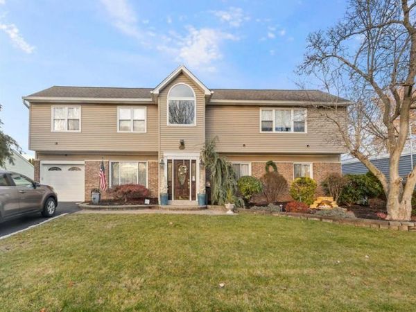 302 Howland Avenue, RIVER EDGE, NJ 07661
