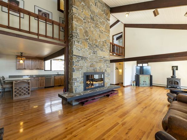 1877 Willard Road, Hartford, VT 05059