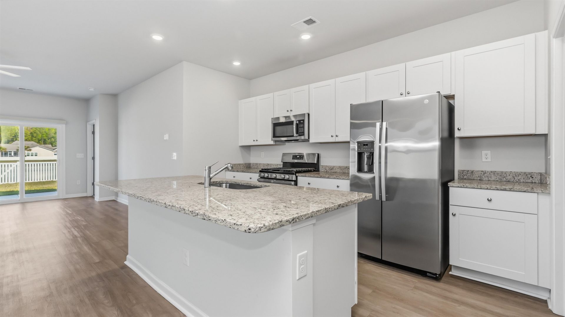 8196 Forest Edge Dr. Photo 10