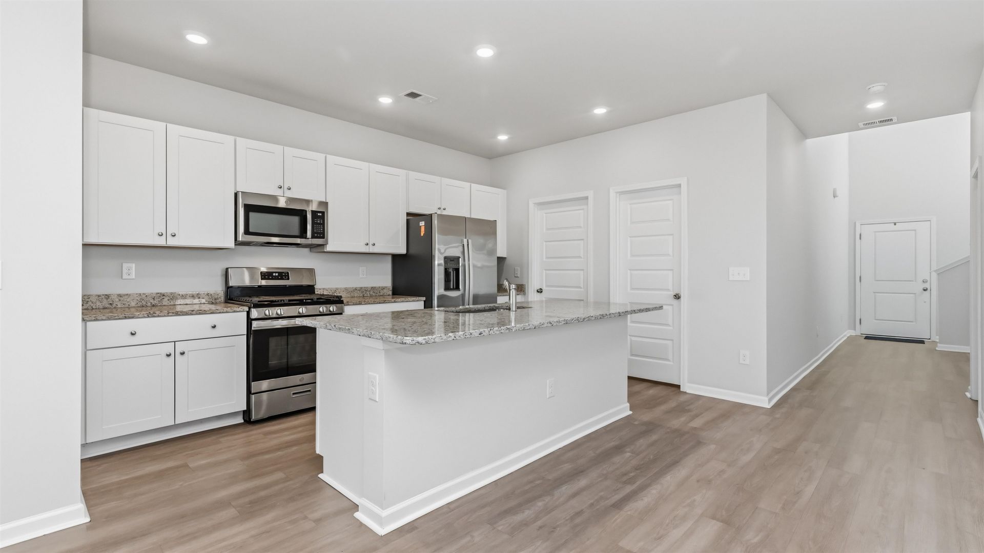 8196 Forest Edge Dr. Photo 8