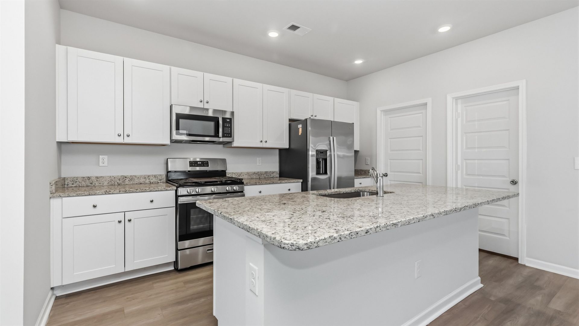 8196 Forest Edge Dr. Photo 9