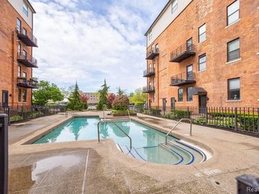 6533 E Jefferson Avenue, Detroit, MI 48207