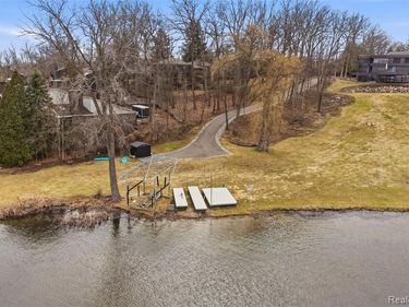 2954 Long Ridge Court, West Bloomfield Twp, MI 48323