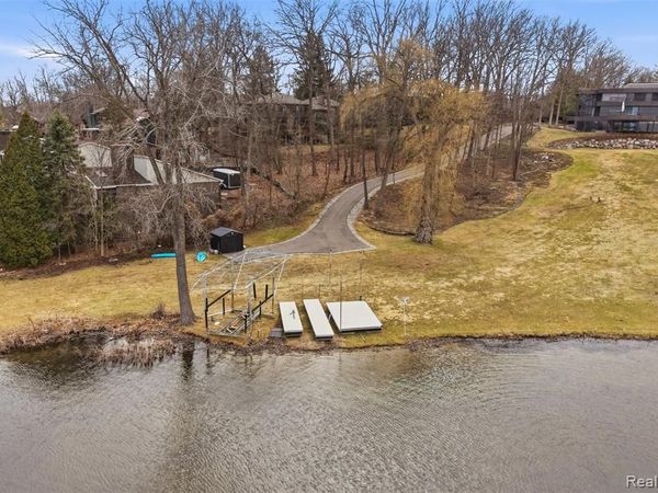 2954 Long Ridge Court, West Bloomfield Twp, MI 48323