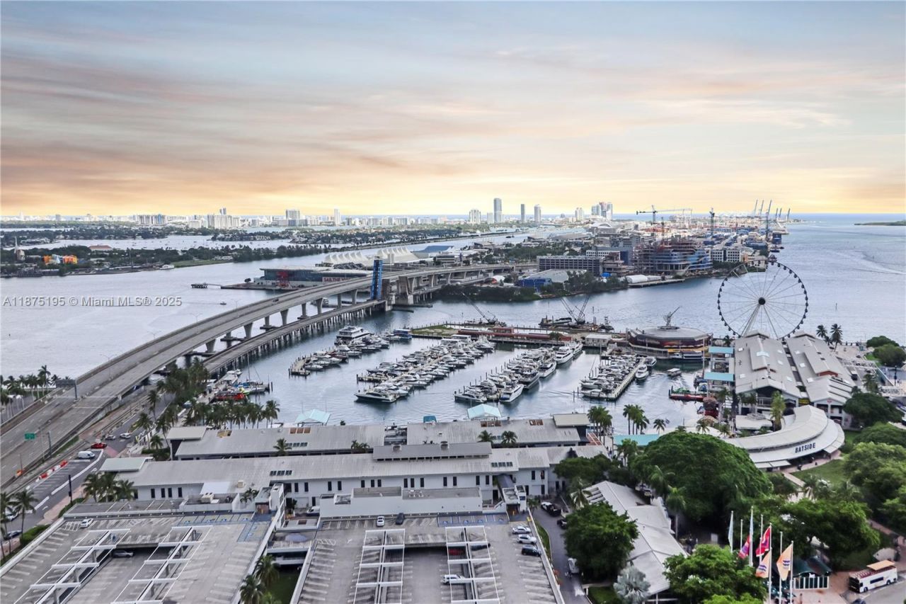 398 NE 5th St, Unit 2111, Miami, FL 33132 Photo